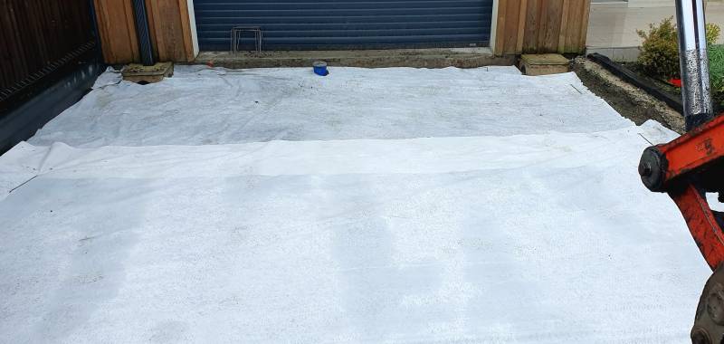 Allée en schiste à Andernos-les-Bains : aménagement parking voiture esthétique