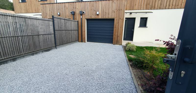 Aménagement allée et parking à Andernos-les-Bains : bordures en schiste durables